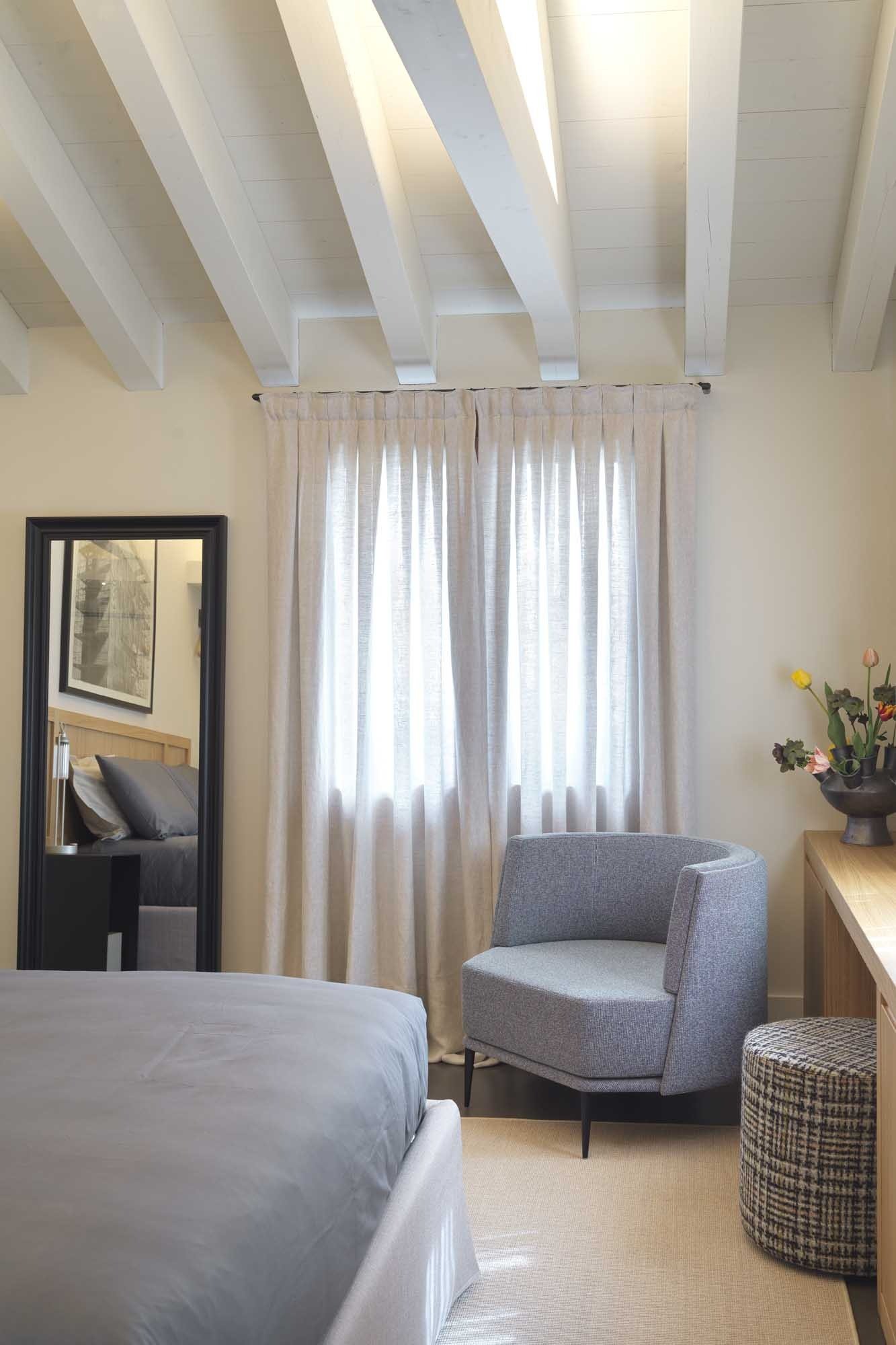 imgi_14_Sitia_Pergy_Armchair-5-1